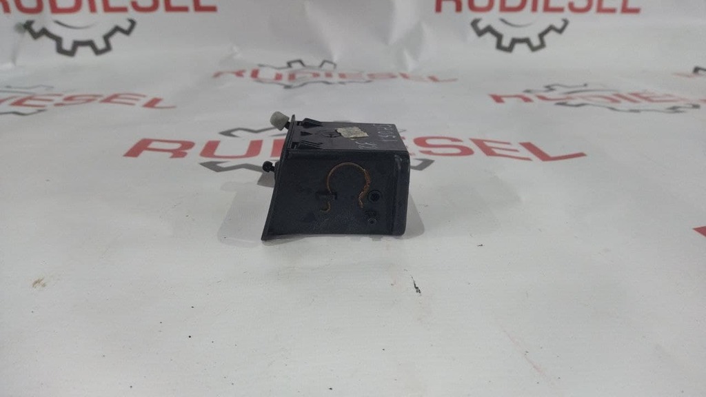 дефлектор салона б/у - 2